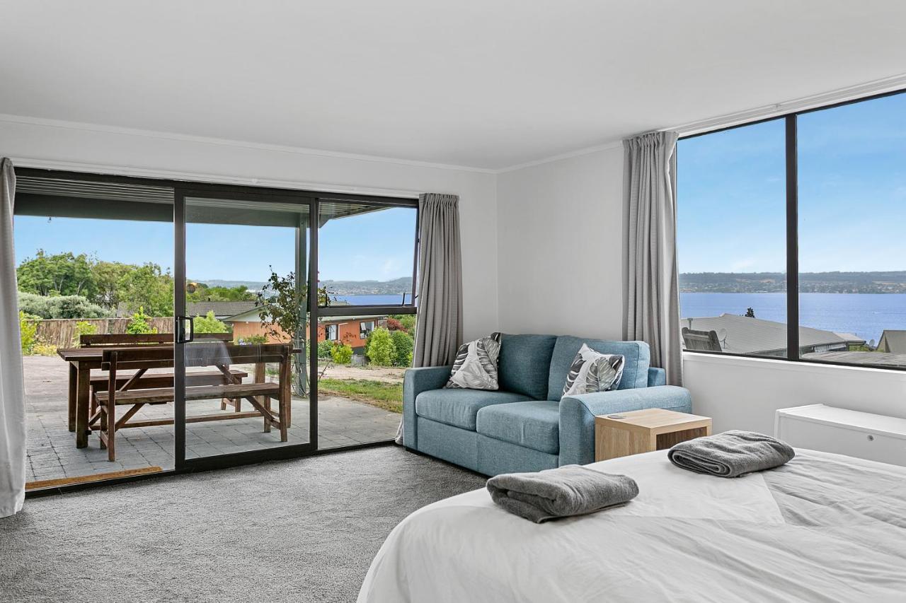 Acacia Bay Bach - Views, Spa & Serenity - Taupo Exterior photo